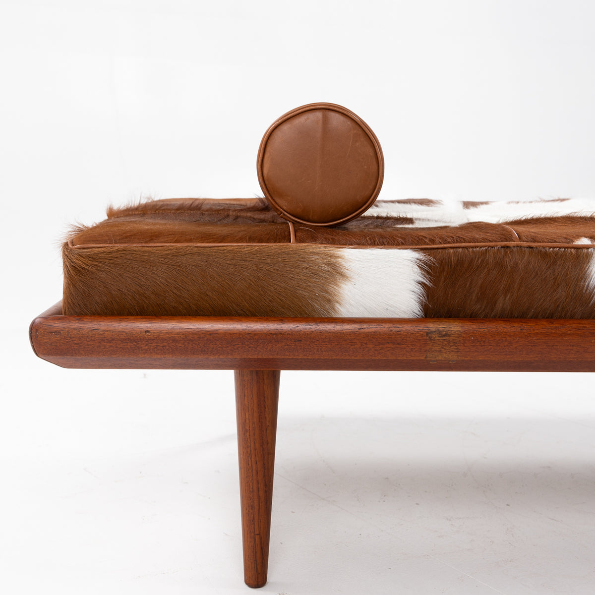 FD 417 - Daybed w. cowhide upholstery