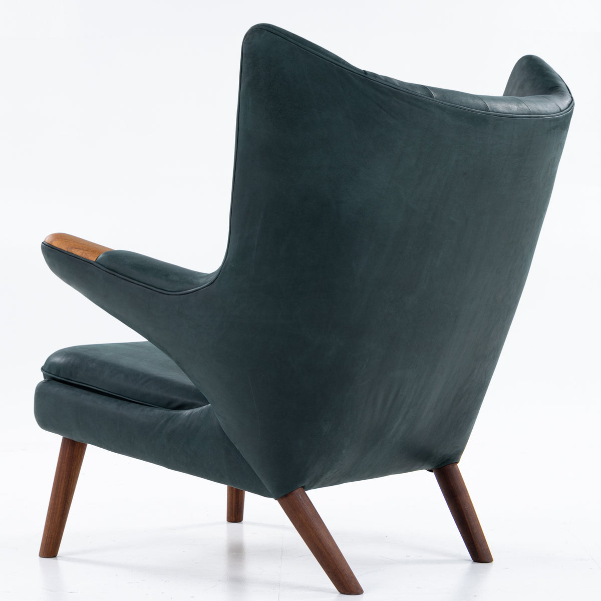 AP 19 - Papa Bear Chair in Dunes leather