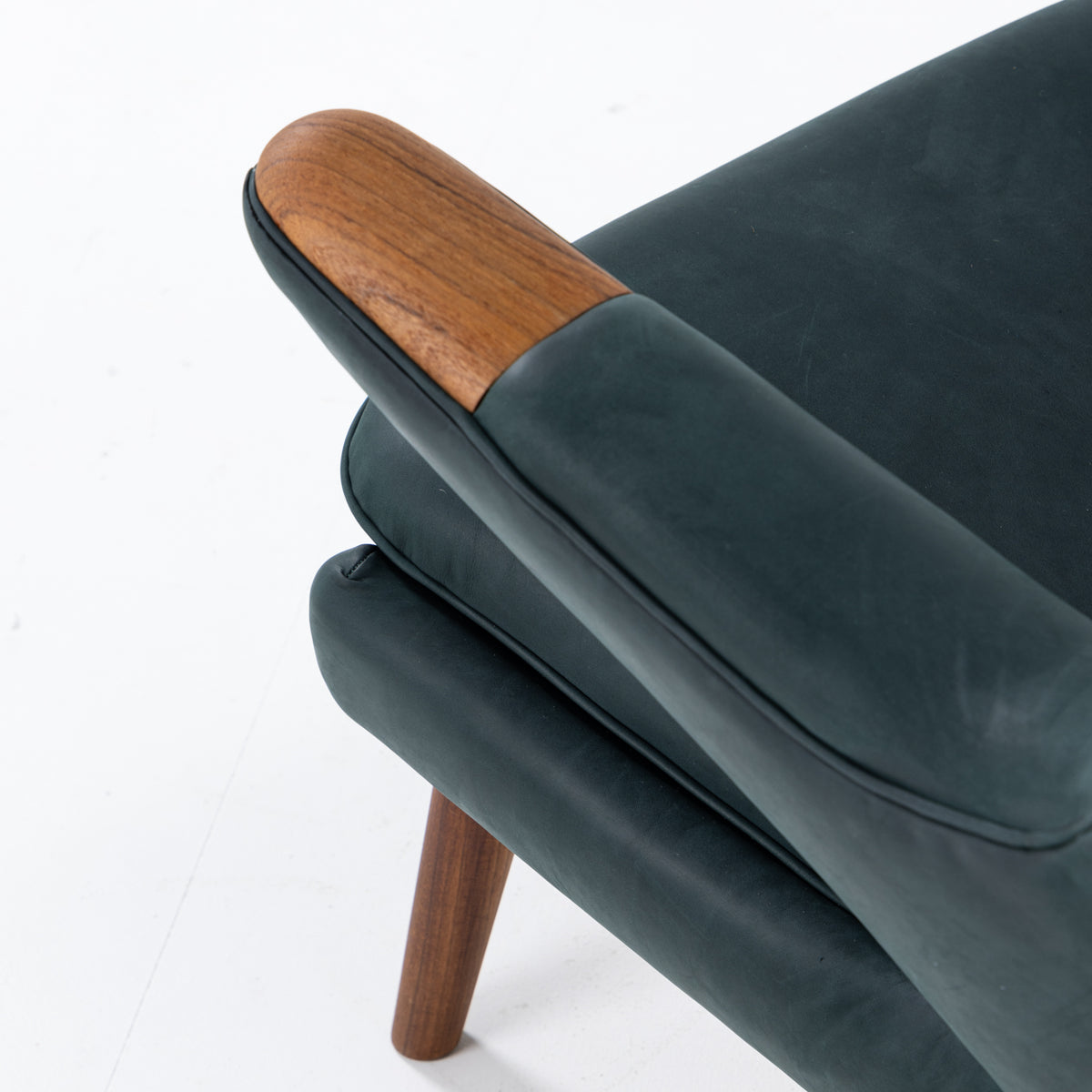 AP 19 - Papa Bear Chair in Dunes leather