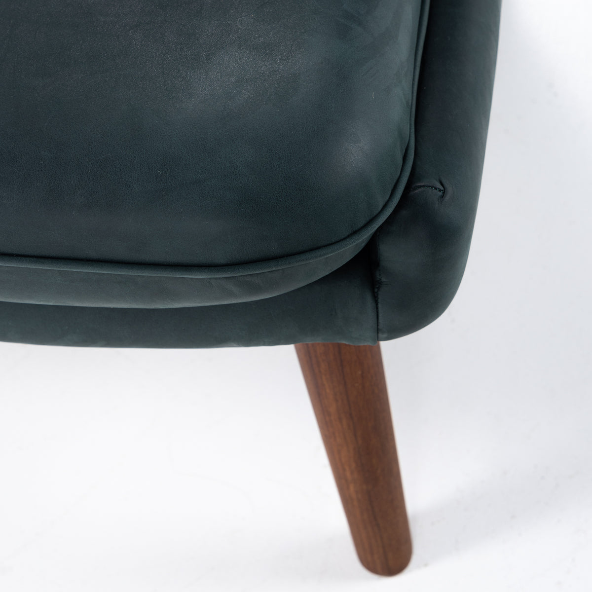 AP 19 - Papa Bear Chair in Dunes leather