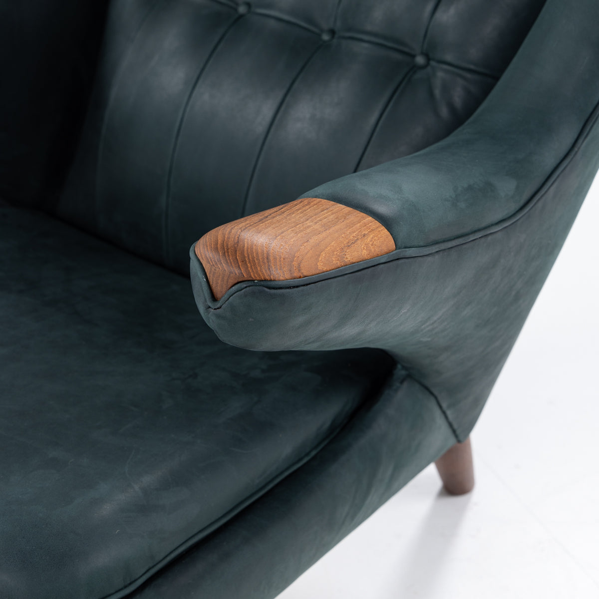 AP 19 - Papa Bear Chair in Dunes leather