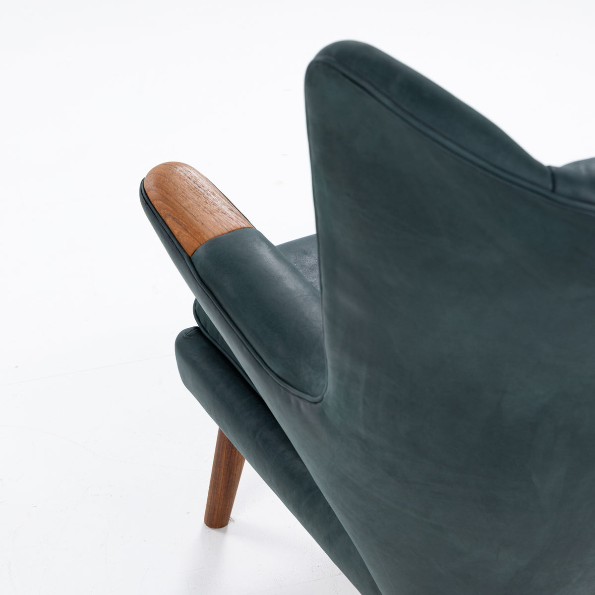 AP 19 - Papa Bear Chair in Dunes leather