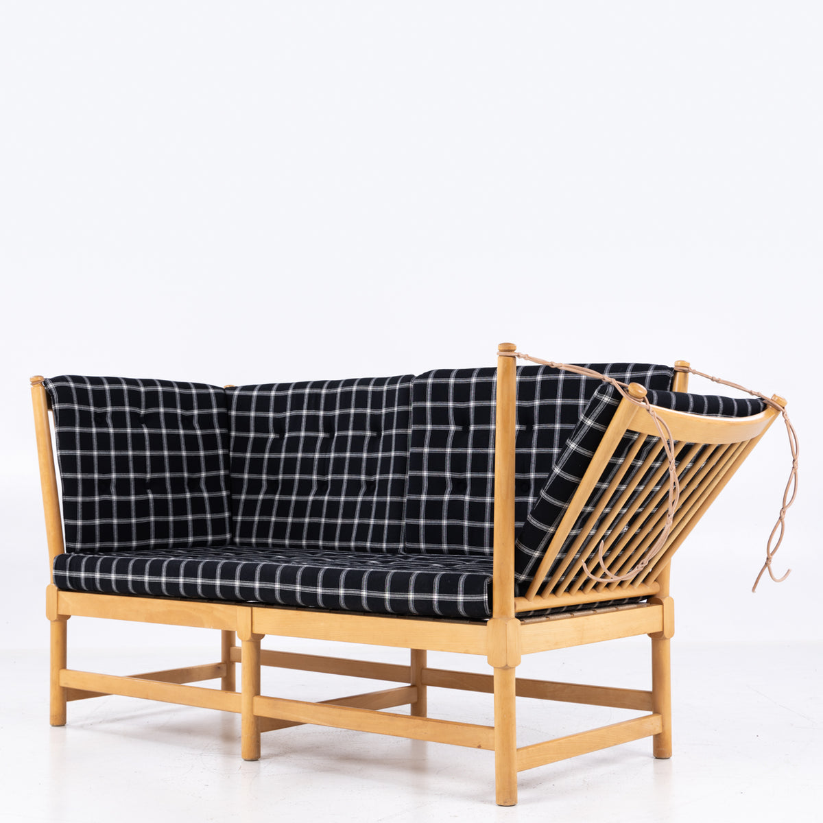 BM 1789 - Tremmesofa i nyt tekstil