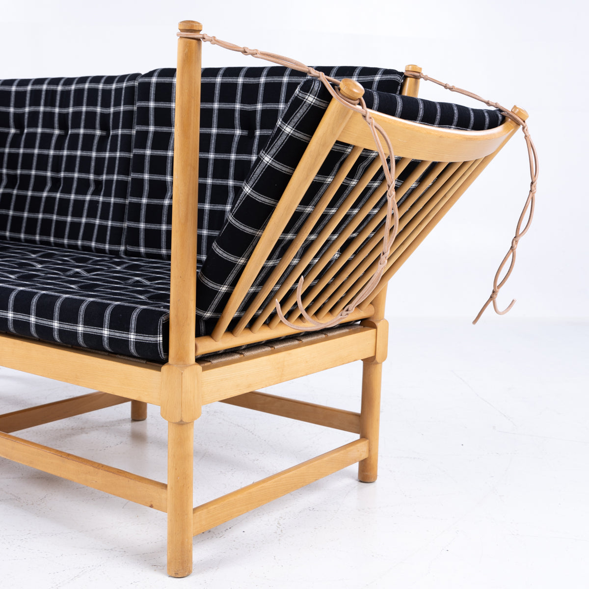 BM 1789 - Tremmesofa i nyt tekstil