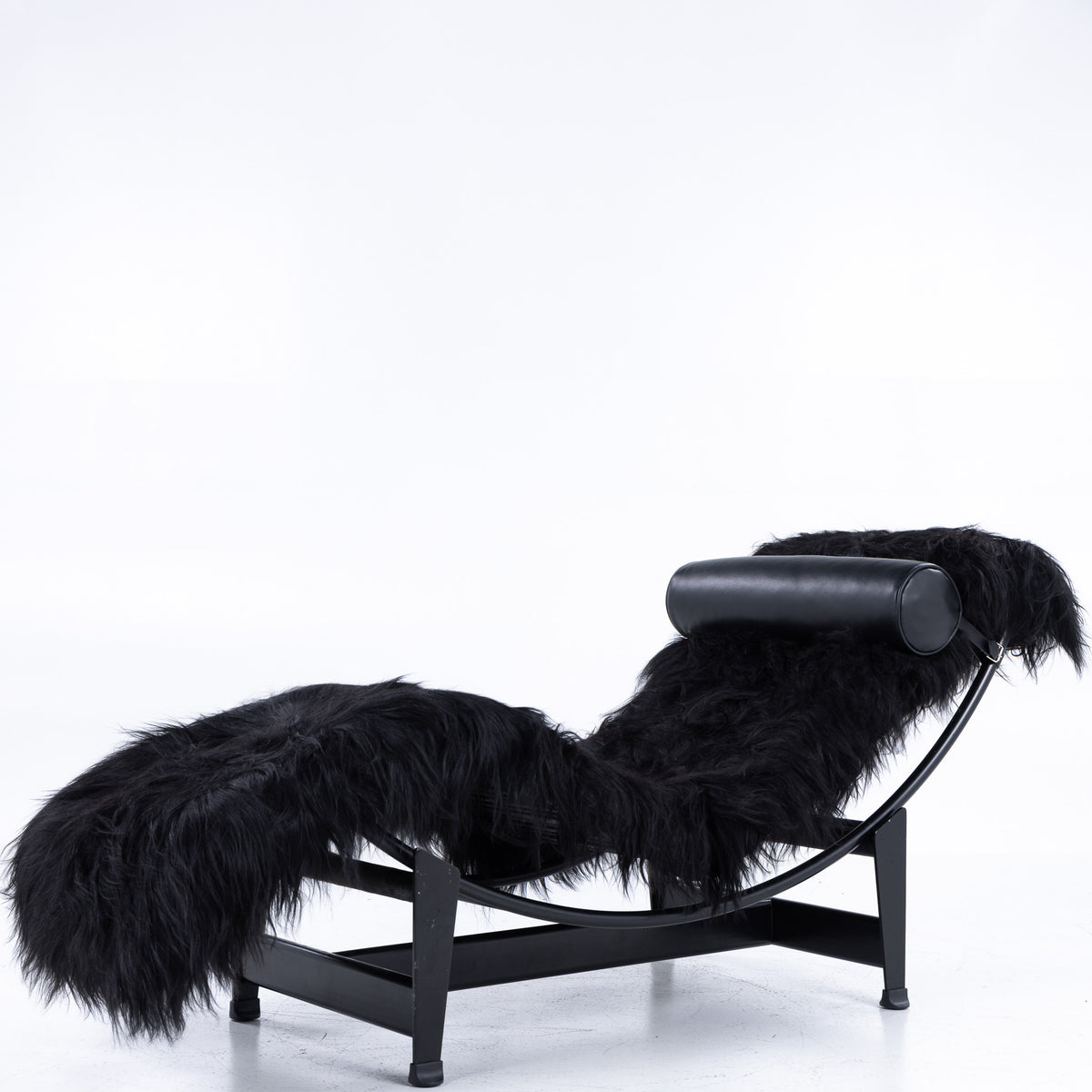 LC 4 - Chaise longue in lambskin