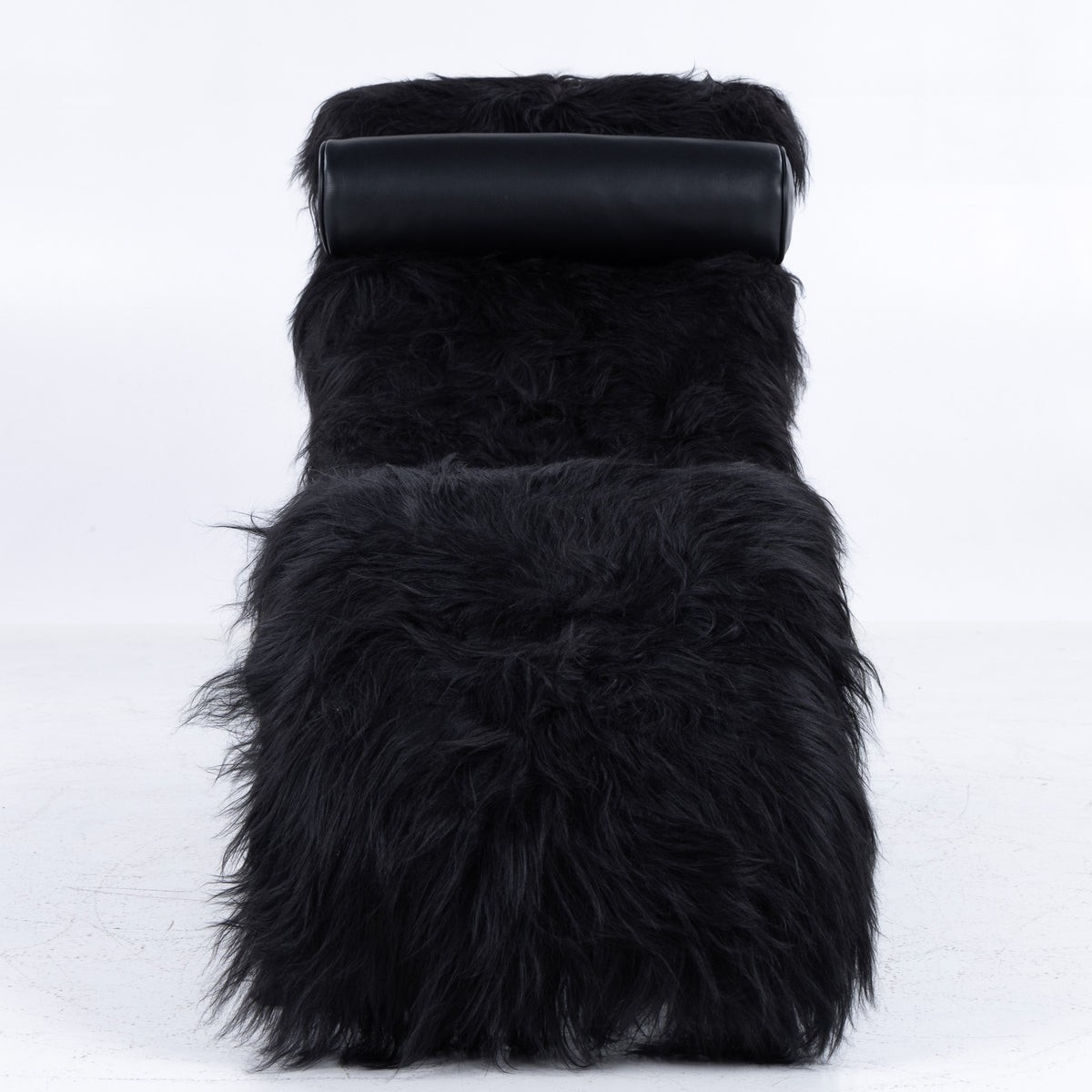 LC 4 - Chaise longue in lambskin