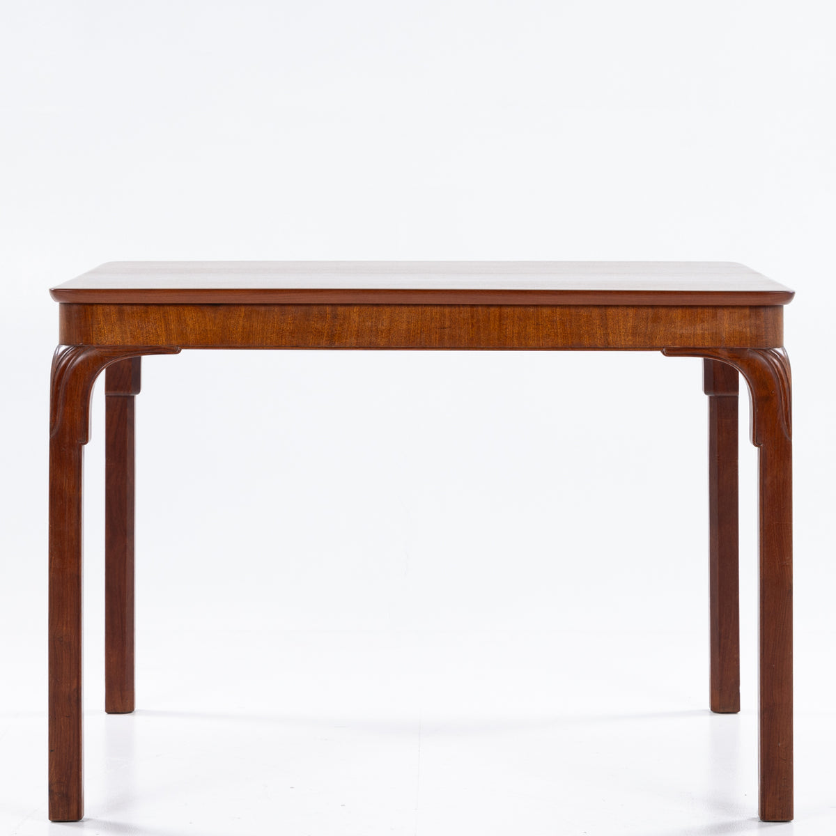 Table in mahogany