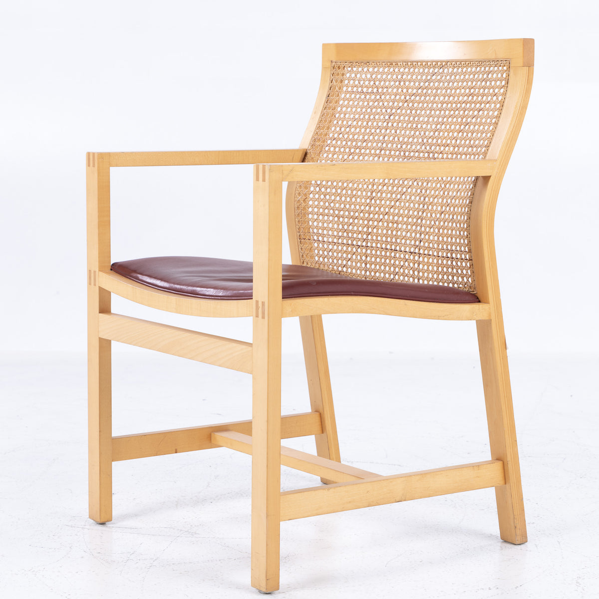 7512 - Arm chair in ash