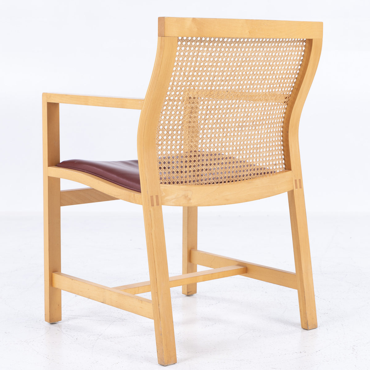 7512 - Arm chair in ash