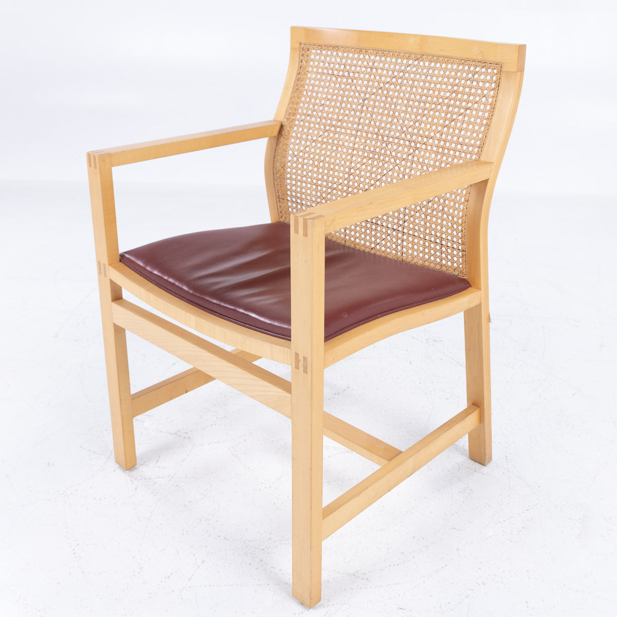 7512 - Arm chair in ash