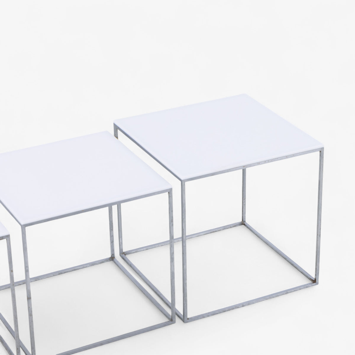PK 71 - Indskudsborde i hvid formica