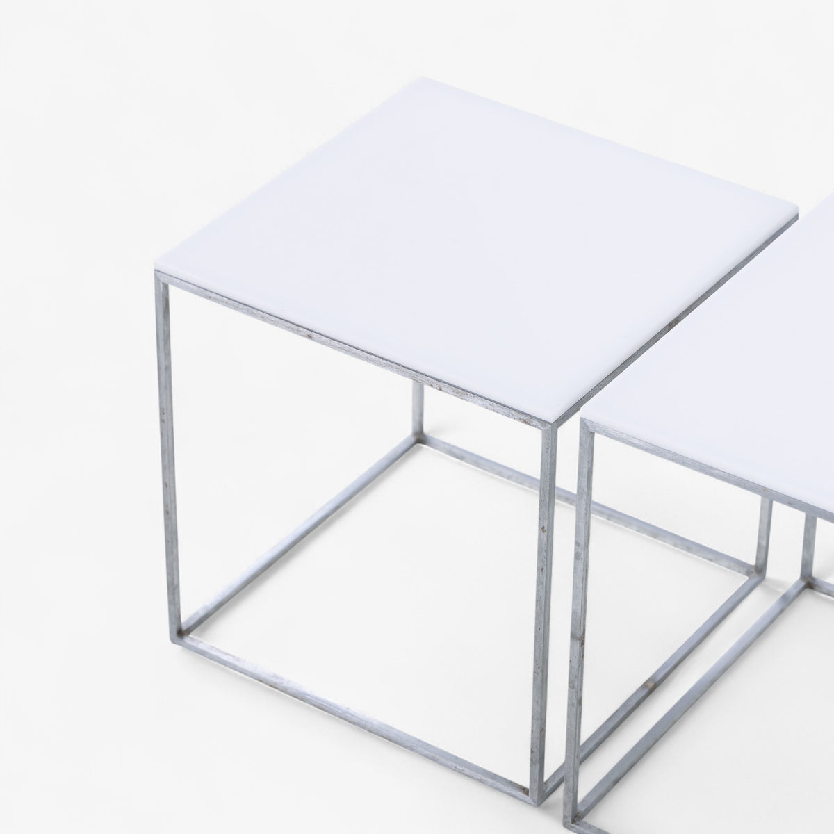 PK 71 - Indskudsborde i hvid formica