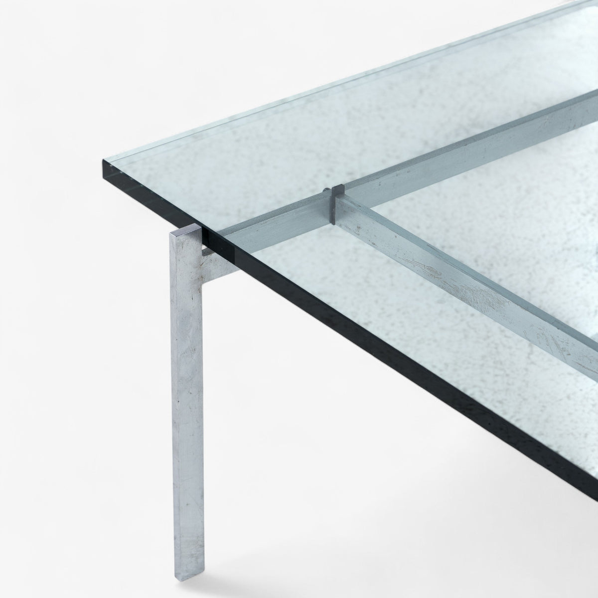 PK 61 - Coffee table w. glass top