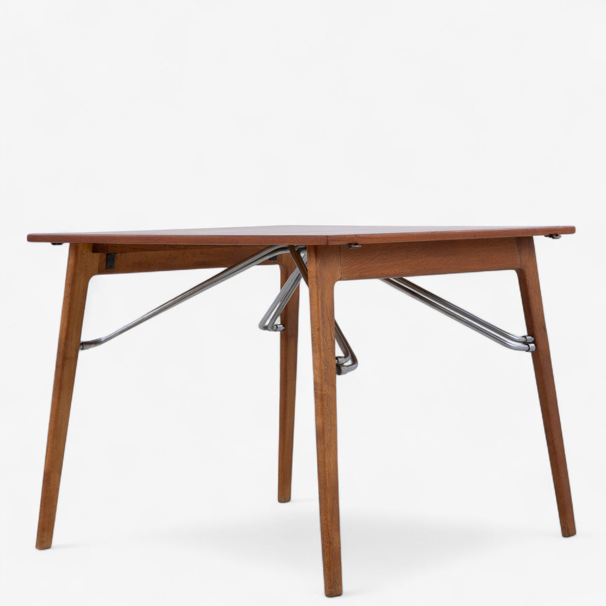 Dining table in teak
