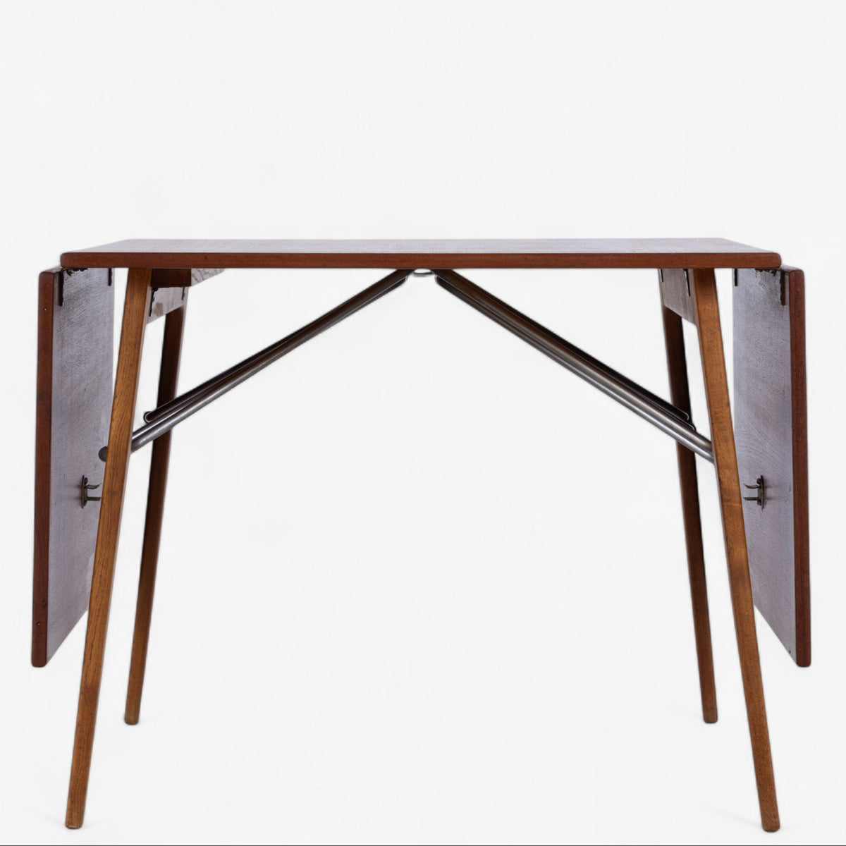 Dining table in teak