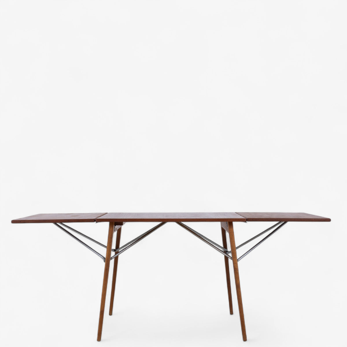 Dining table in teak