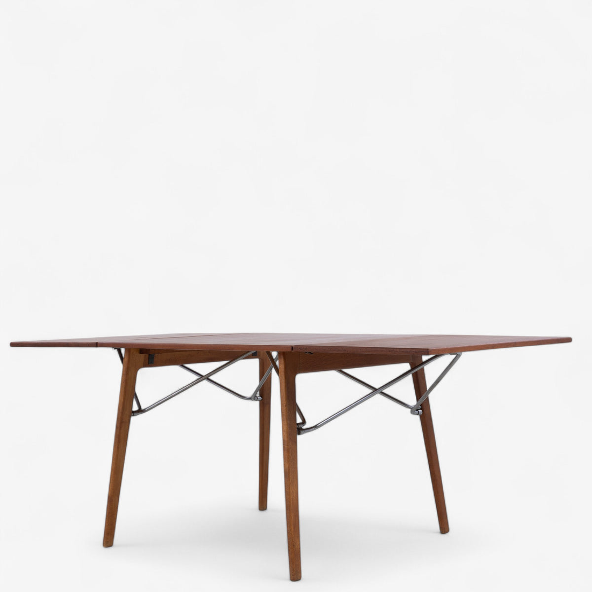 Dining table in teak