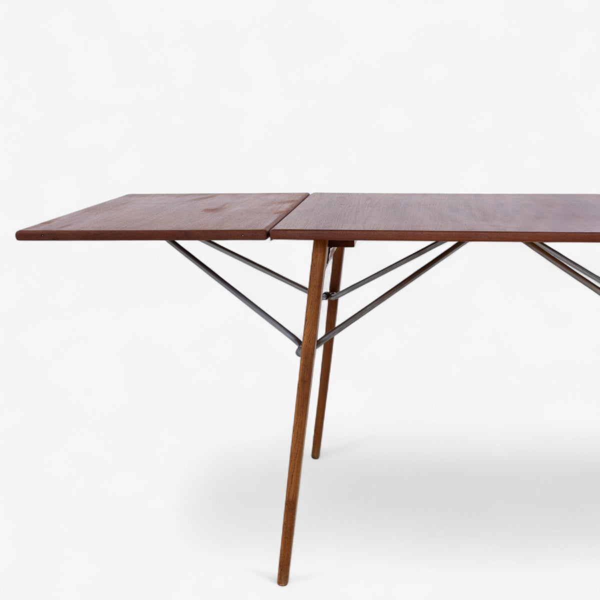 Dining table in teak