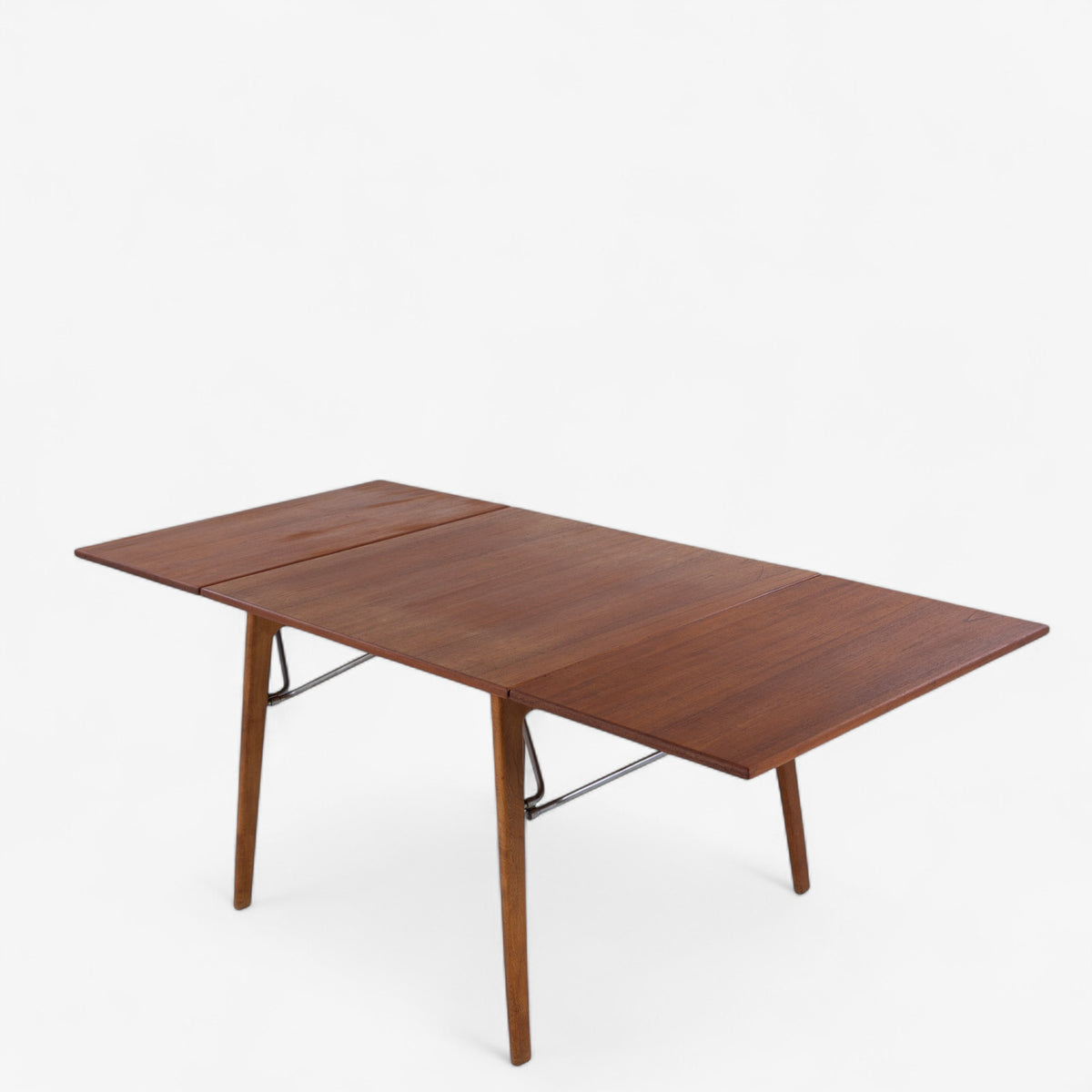 Dining table in teak