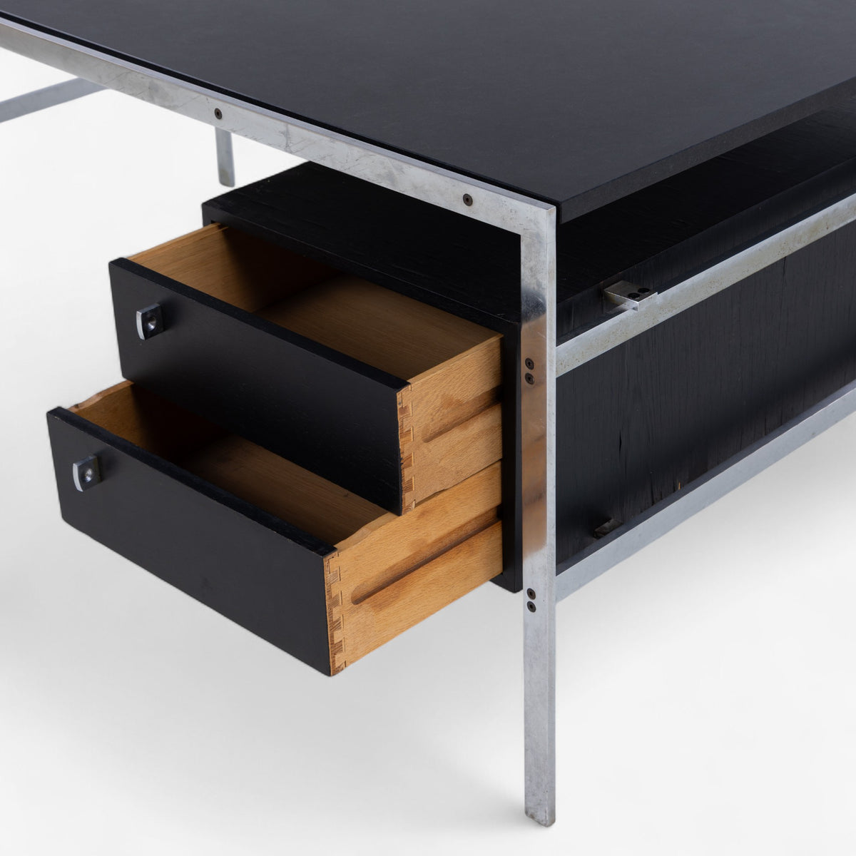 BO 550 - Desk in steel