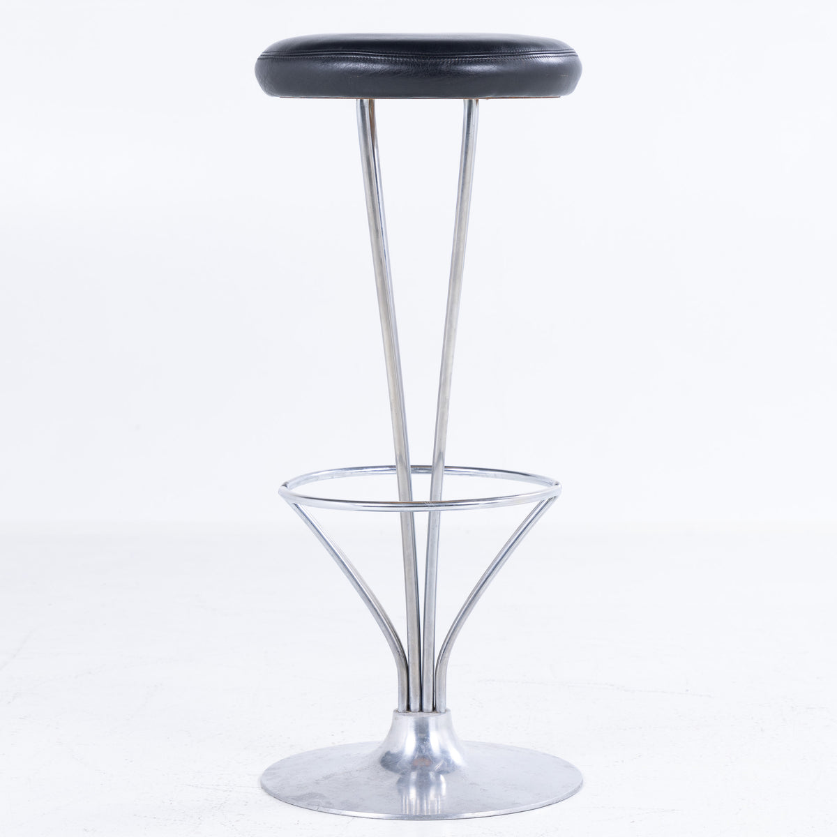 Bar stool in steel