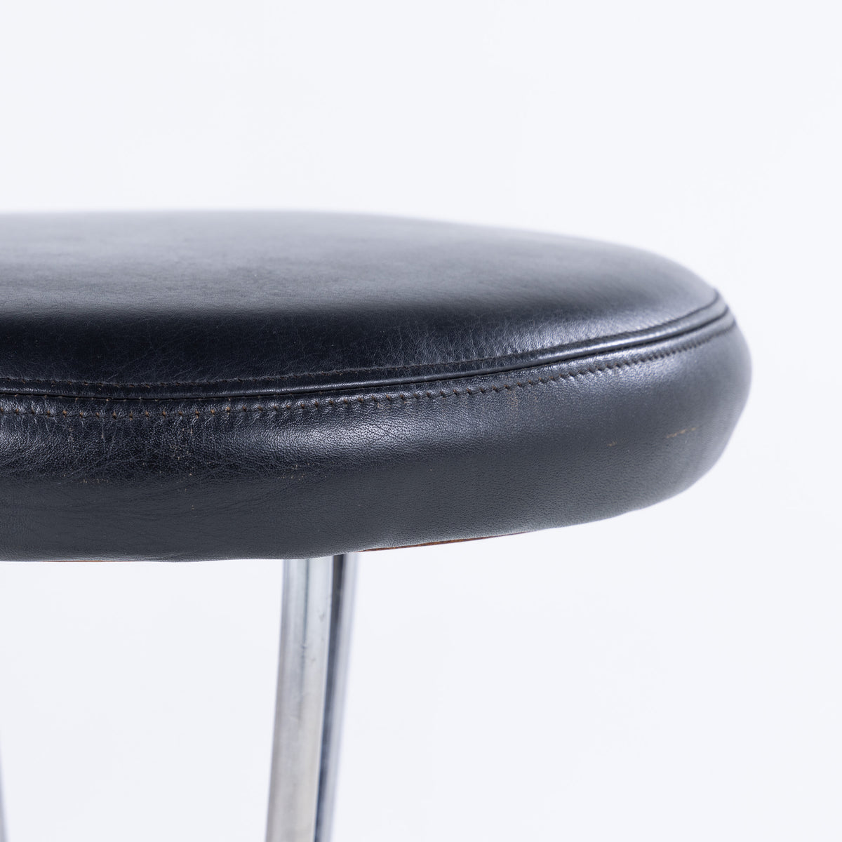 Bar stool in steel