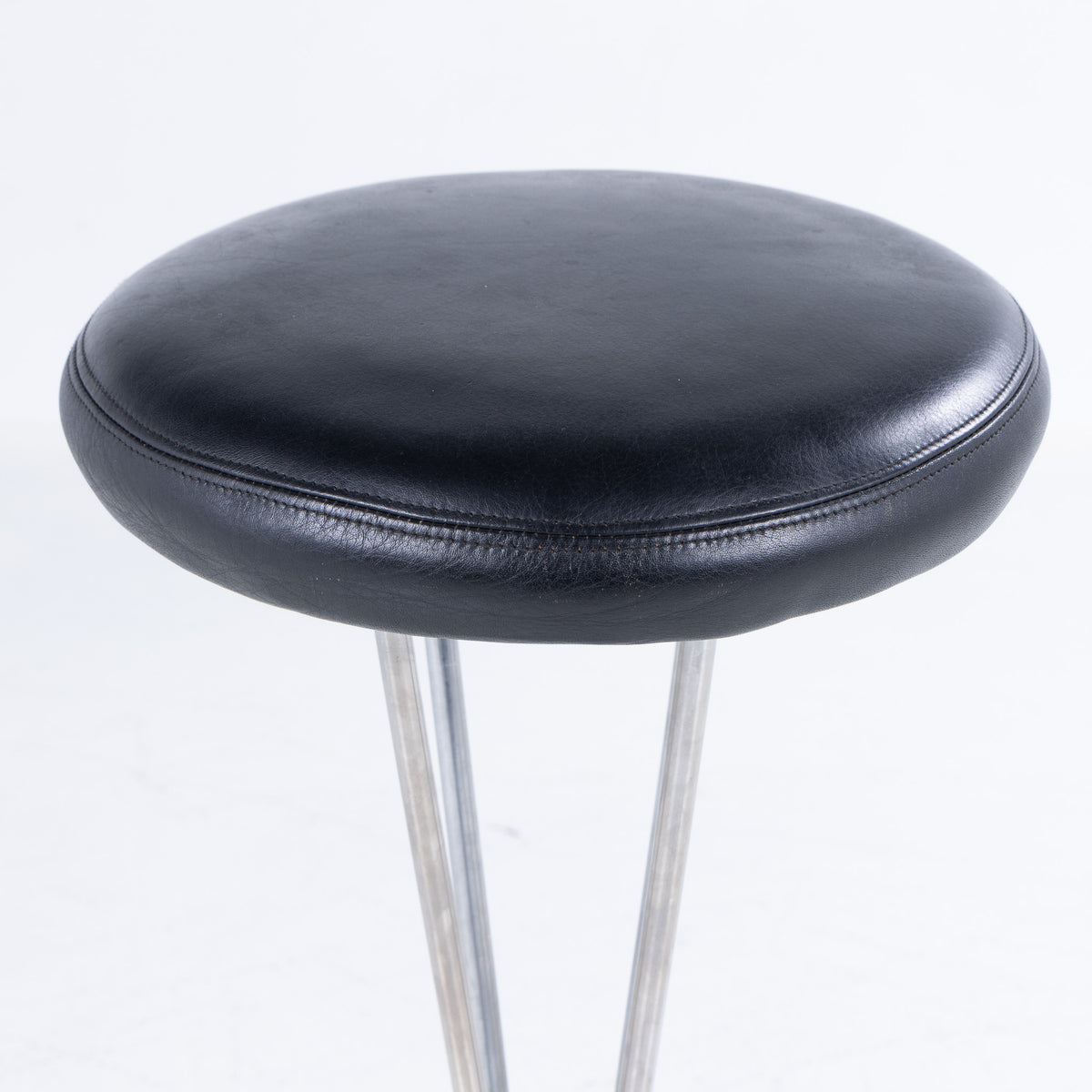 Bar stool in steel
