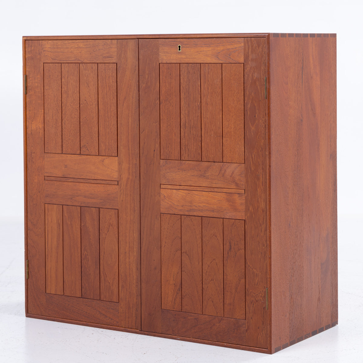 Skab i teak