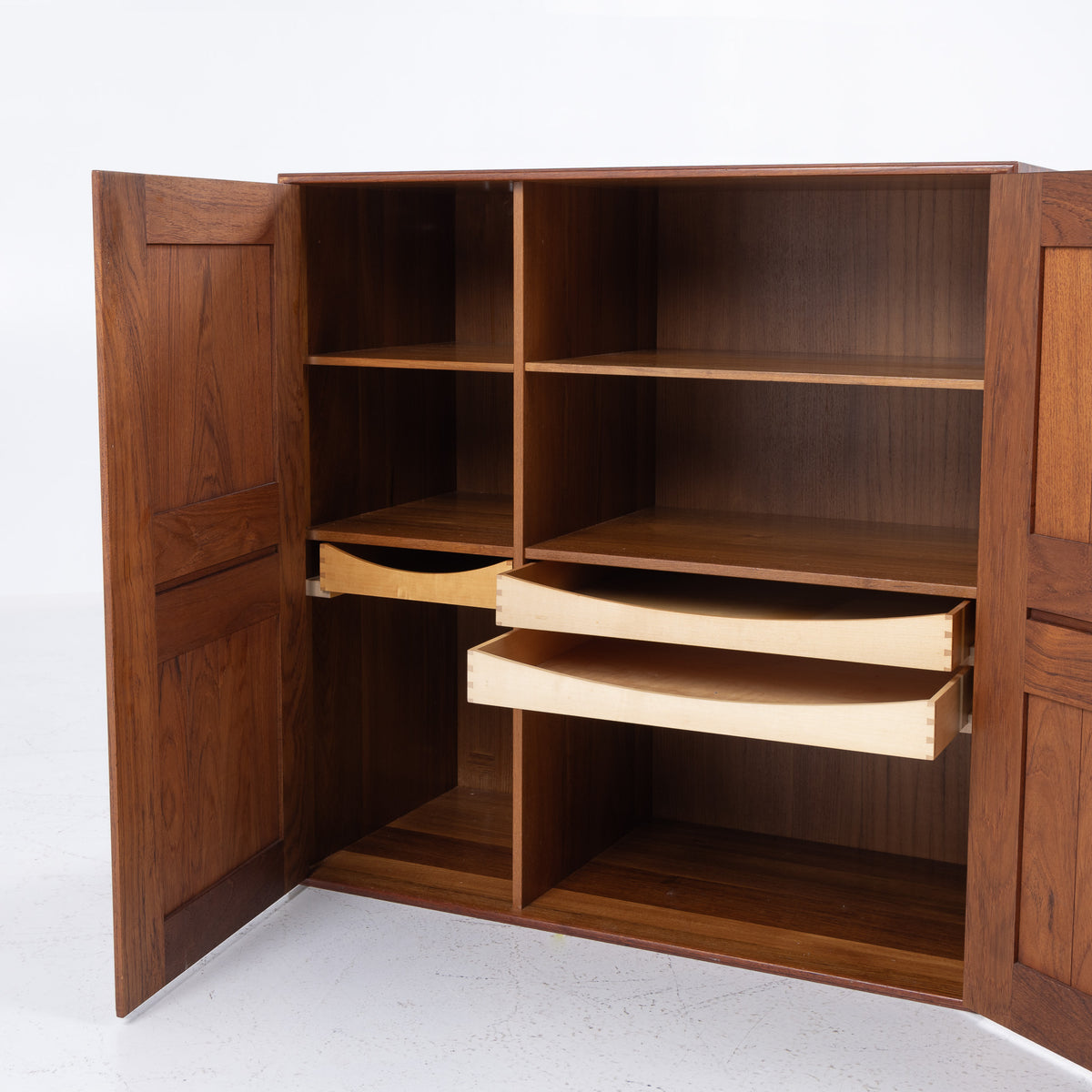 Skab i teak