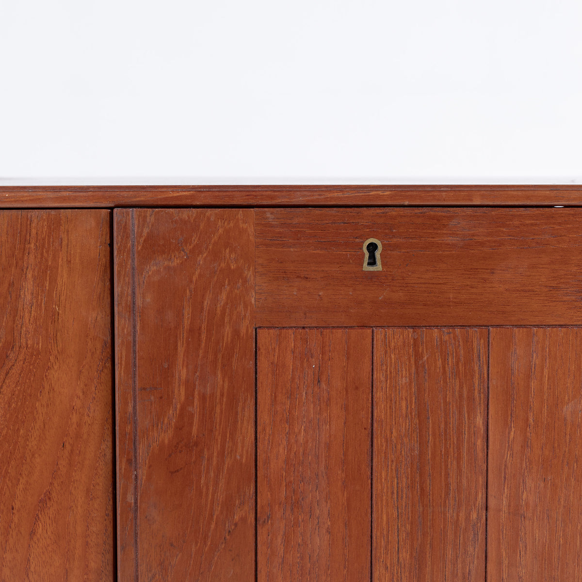 Skab i teak