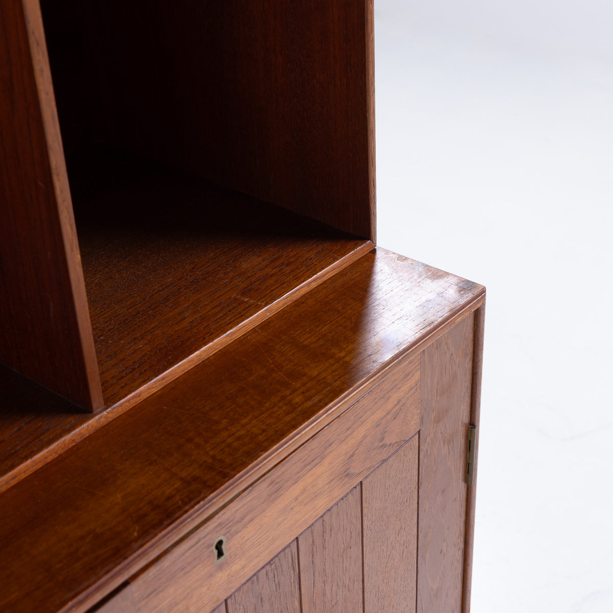 Cabinet & bookcase in teak