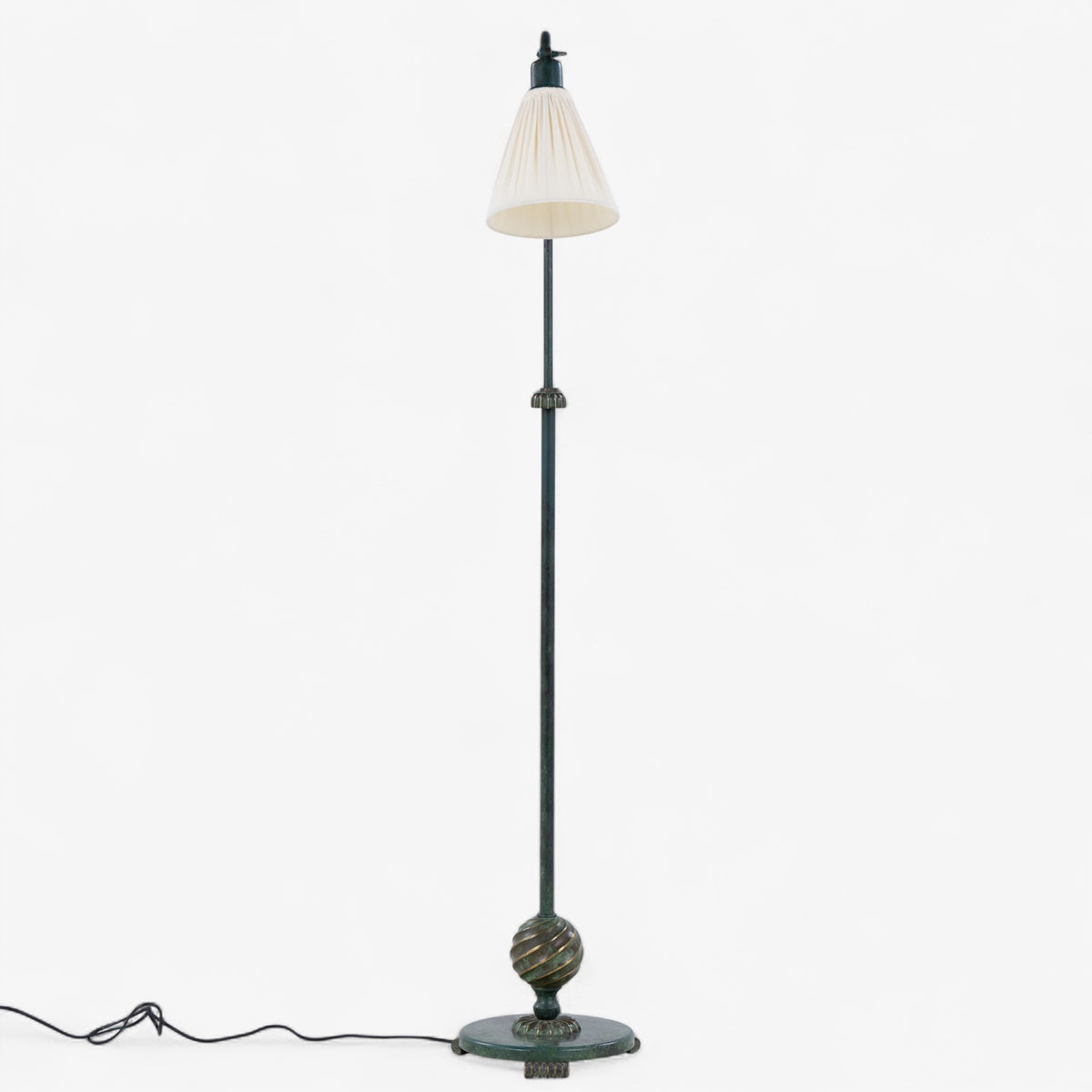 Floor lamp in patinated bronze