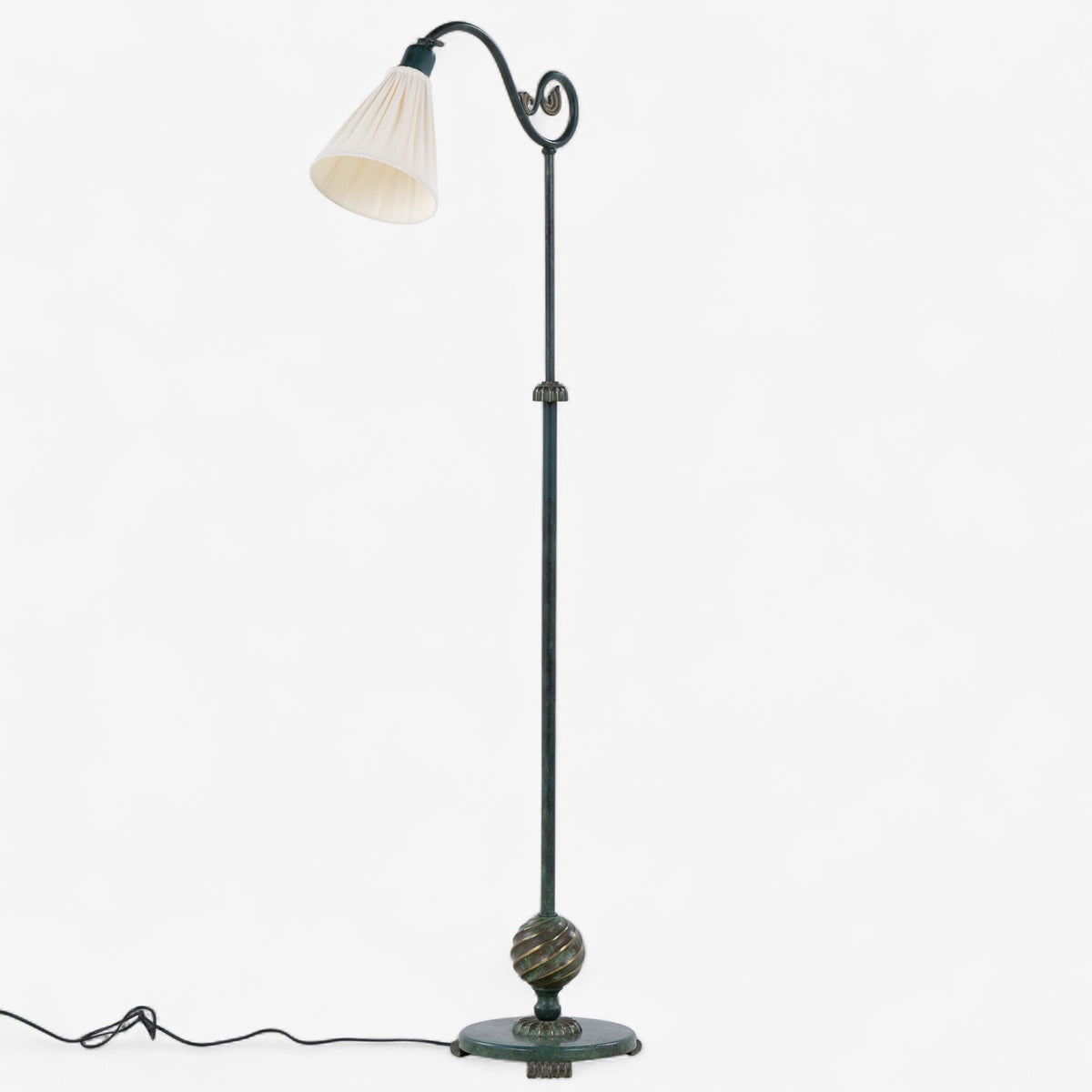 Floor lamp in patinated bronze