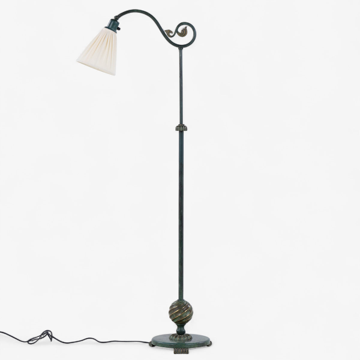 Floor lamp in patinated bronze