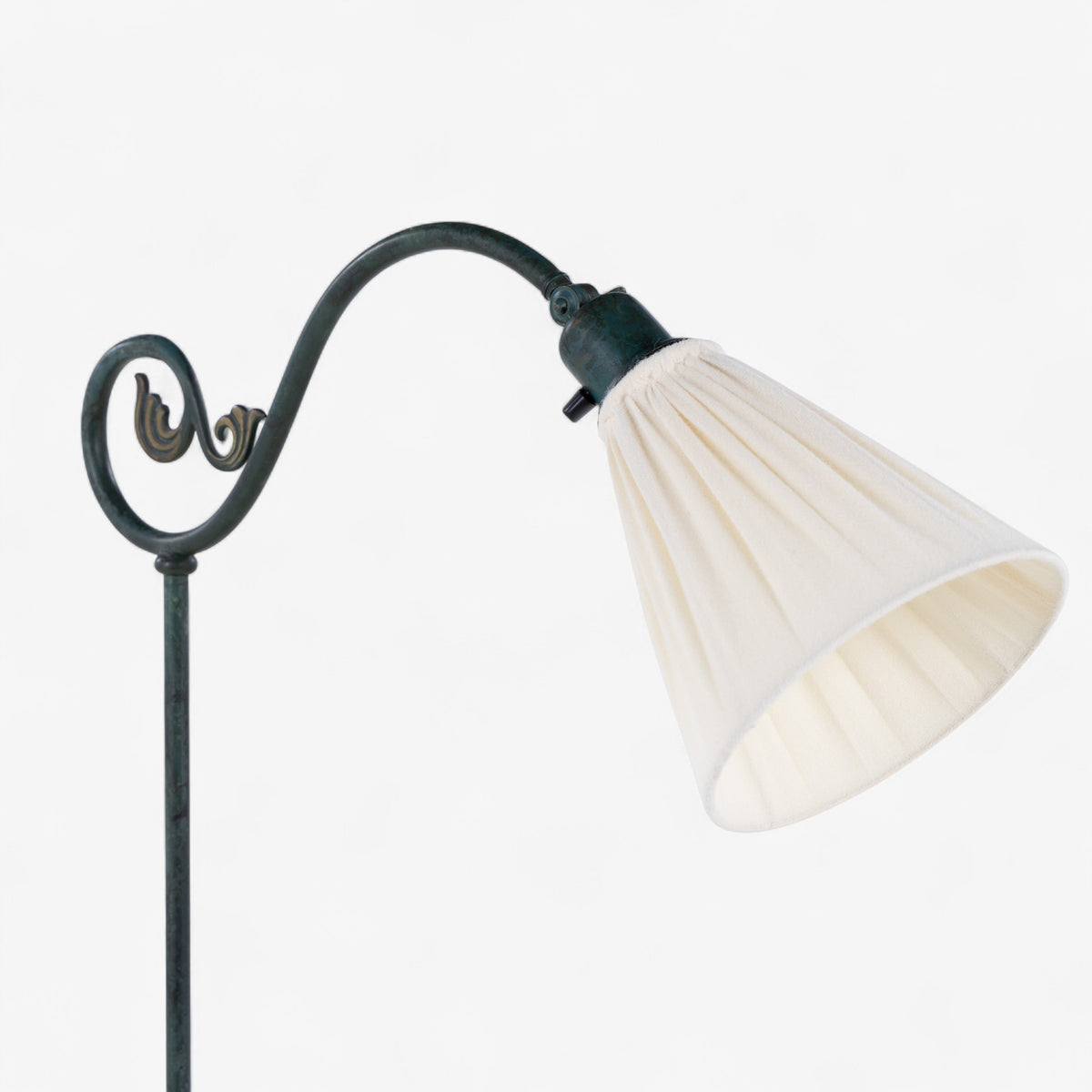 Floor lamp in patinated bronze