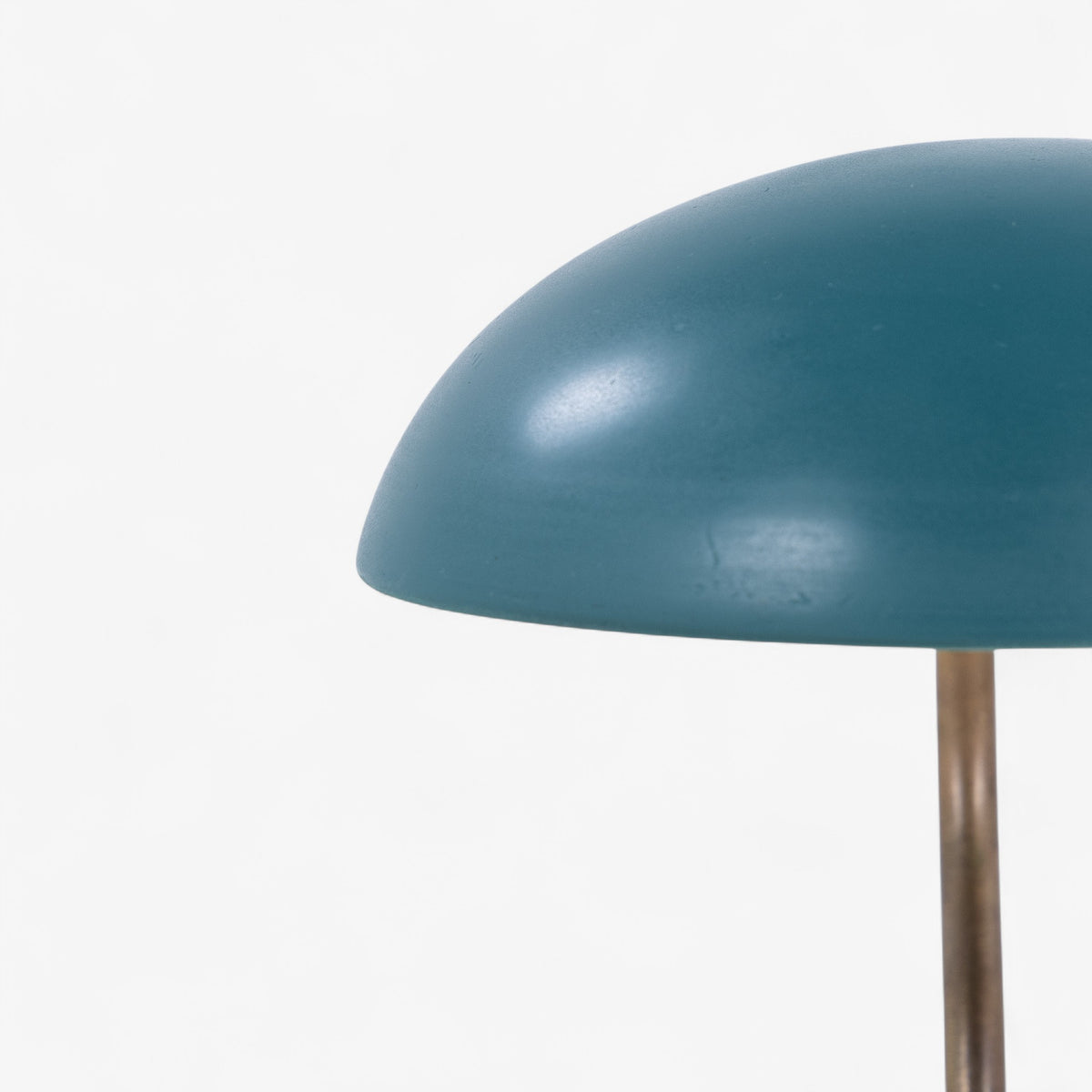 Bordlampe i grønlakeret metal