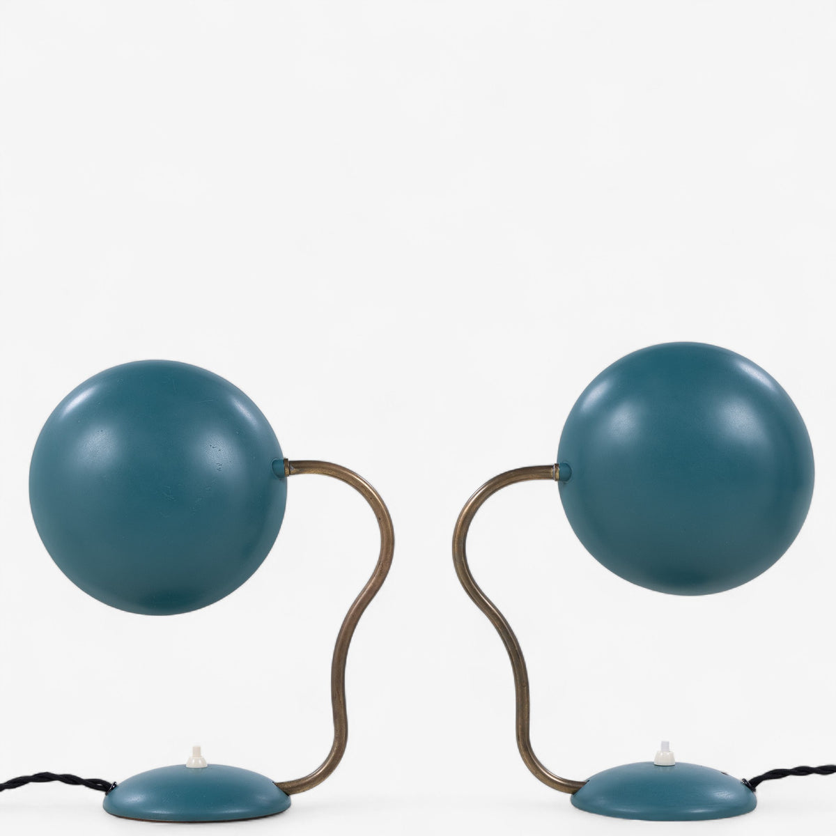 Table lamp in green lacquered metal