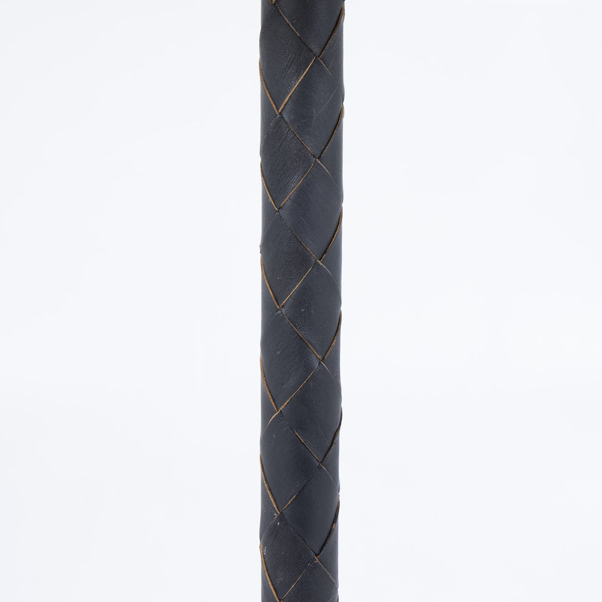 Gulvlampe i læderflet