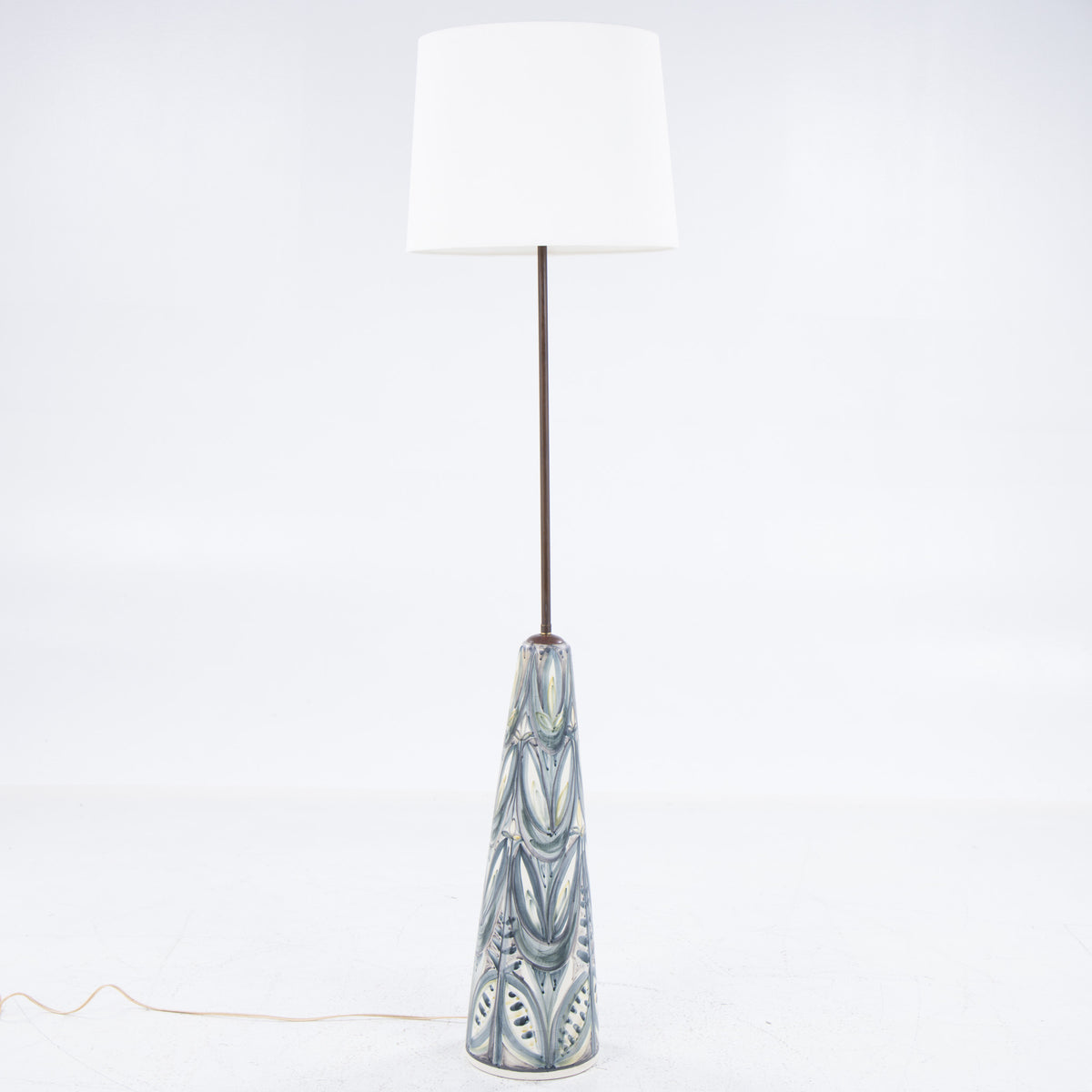 Floor lamp in stoneware