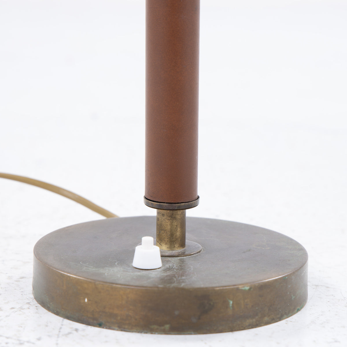 Table lamp in brass