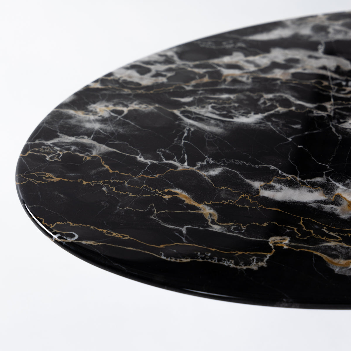 Saarinen Oval side table in black marble