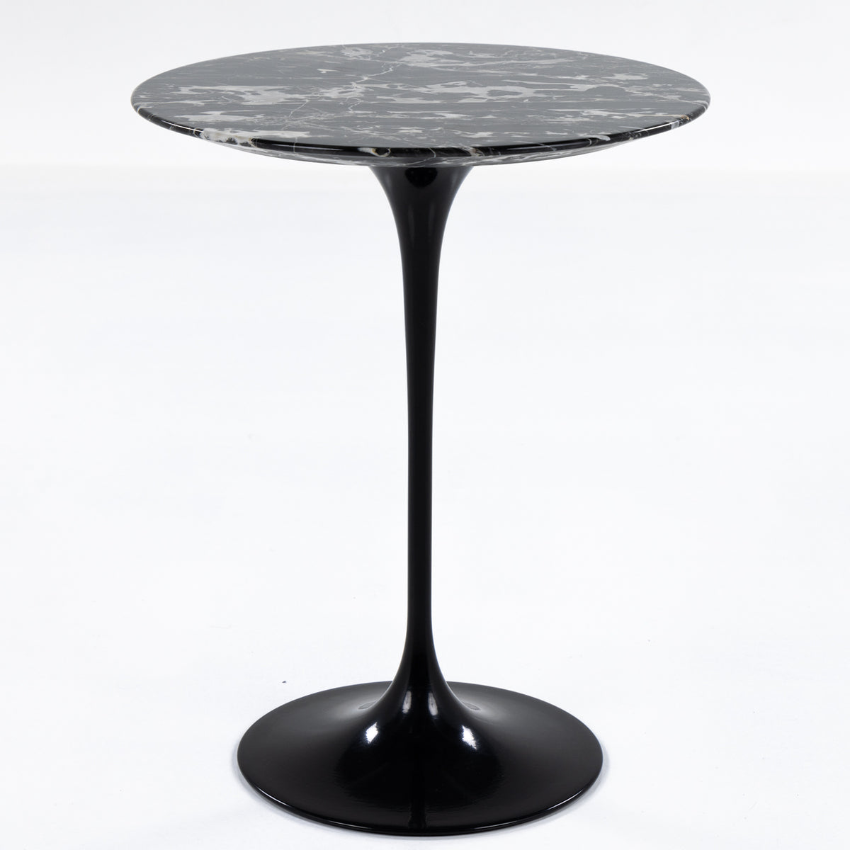 Saarinen Round sidebord i sort marmor