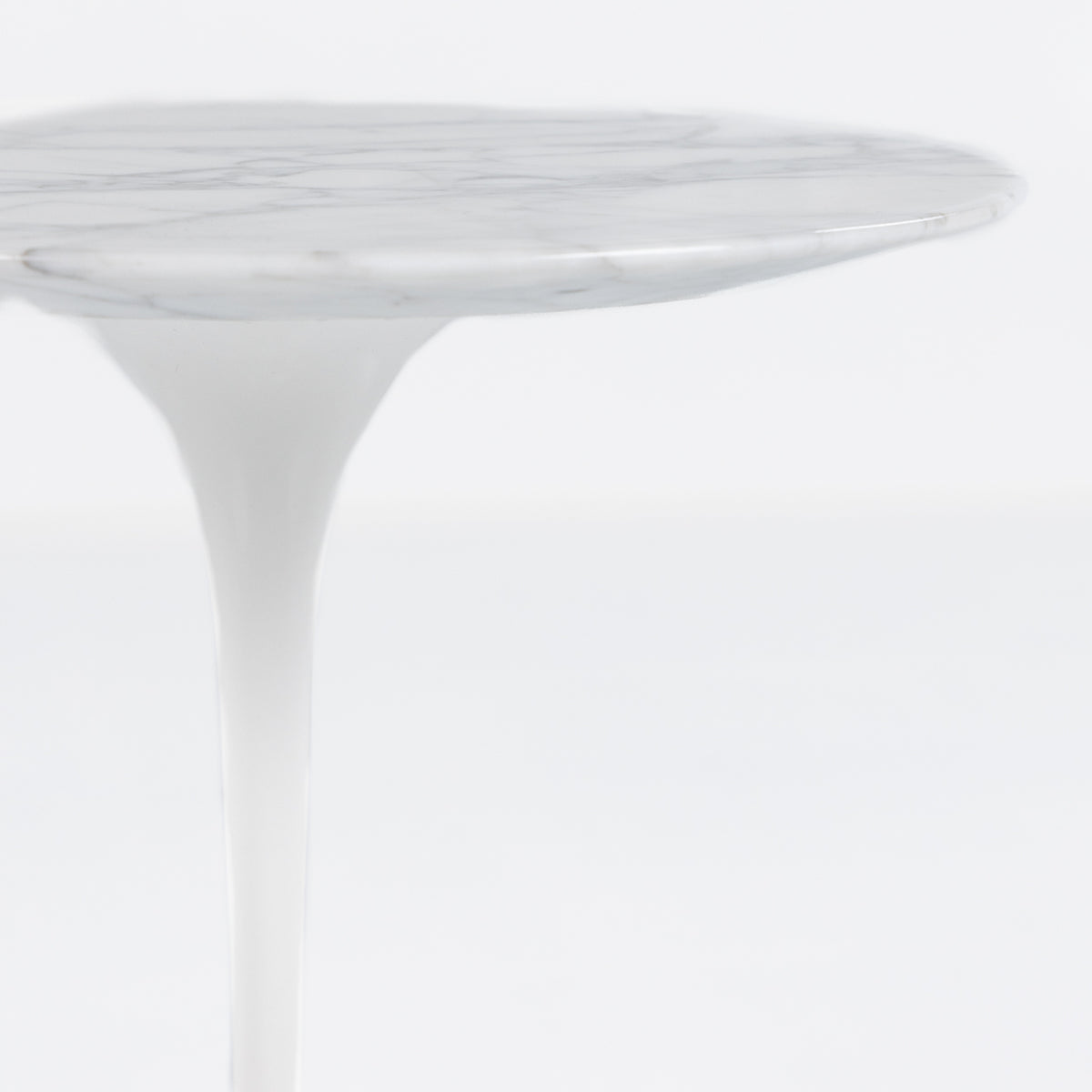Saarinen Round side table in white marble