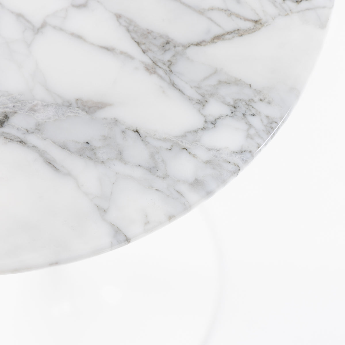 Saarinen Round side table in white marble