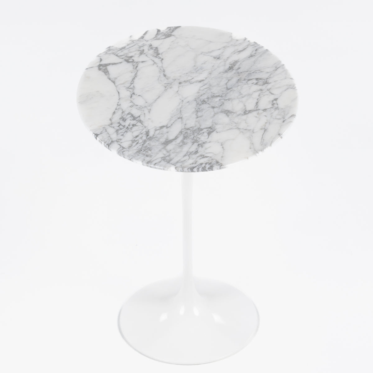 Saarinen Oval sidebord i hvid marmor