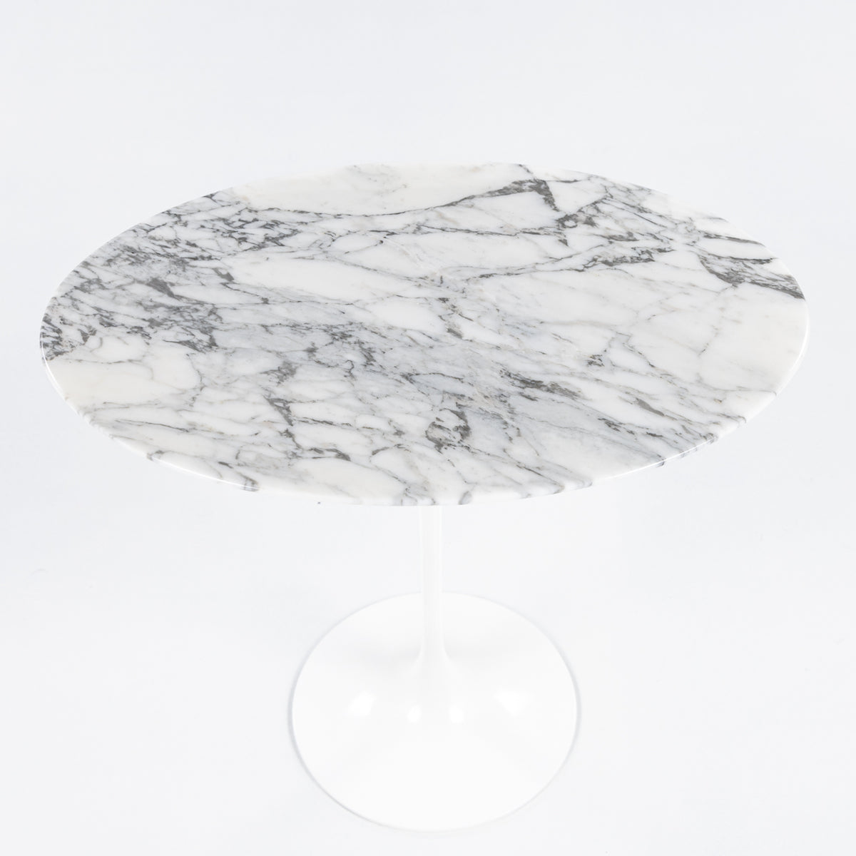 Saarinen Oval sidebord i hvid marmor