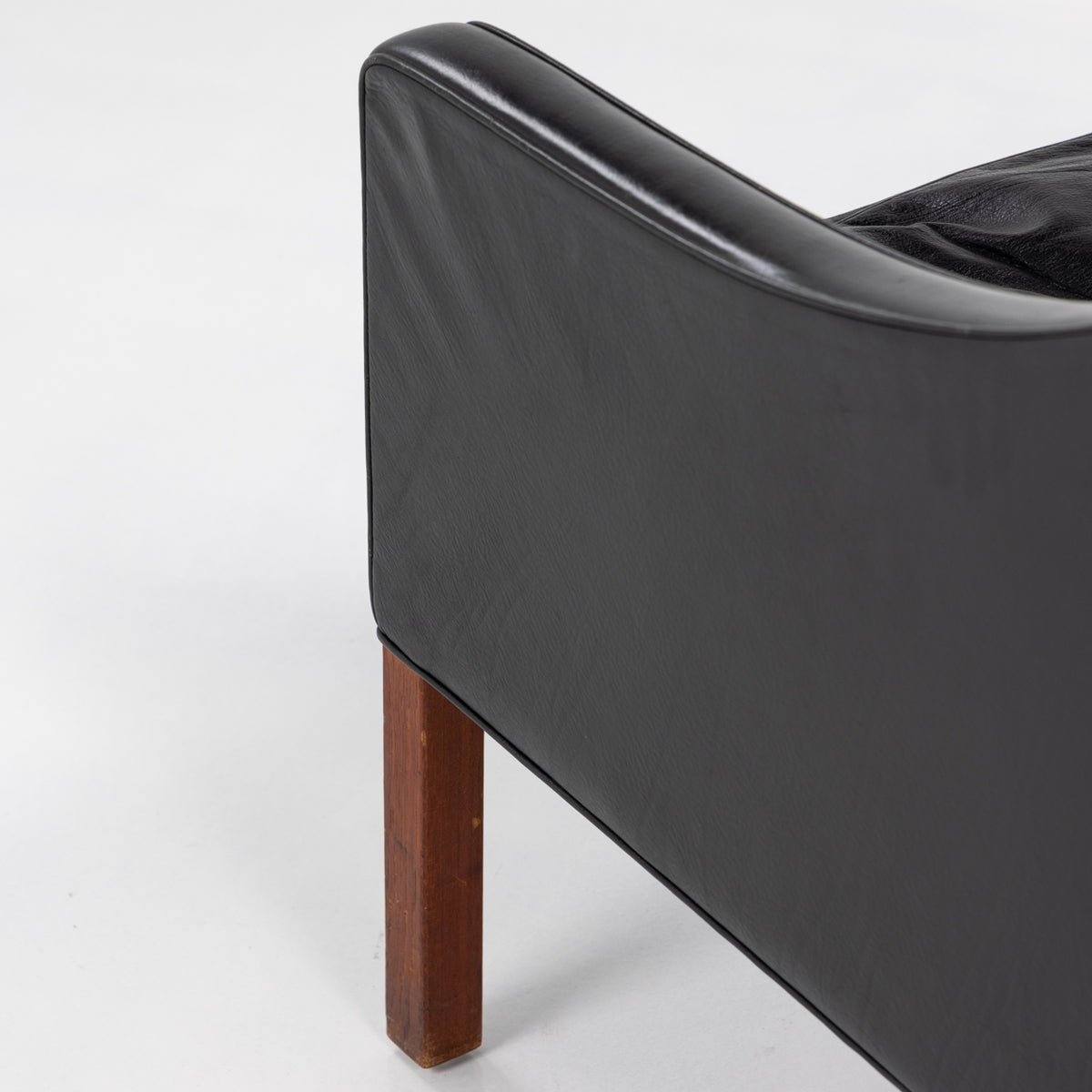 BM 2207 - Easy chair in original leather