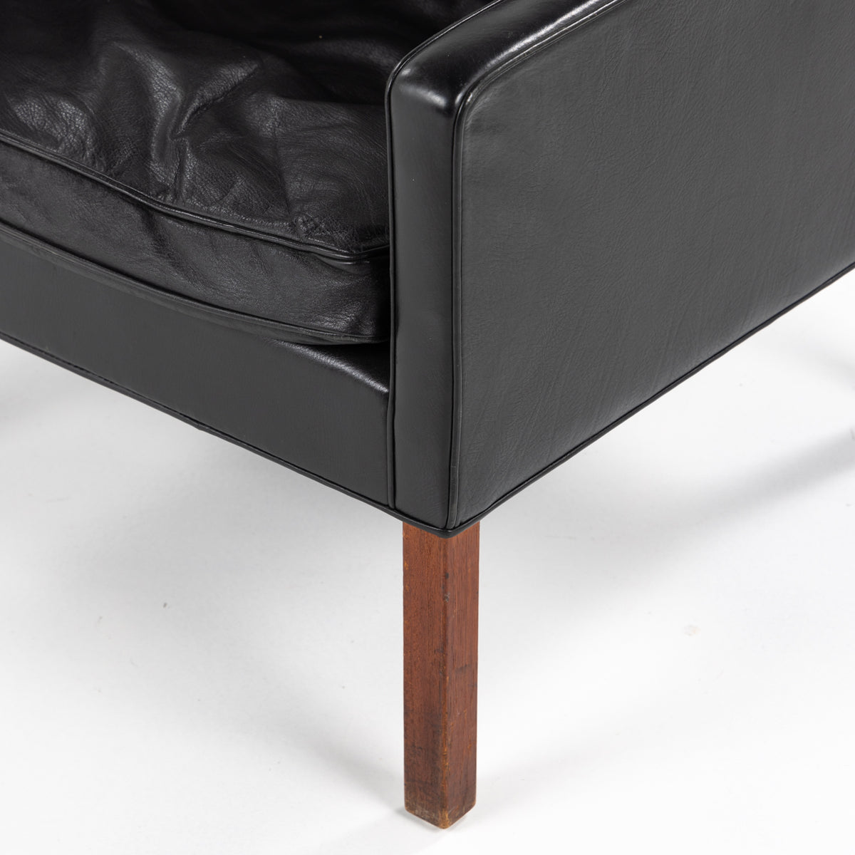 BM 2207 - Easy chair in original leather