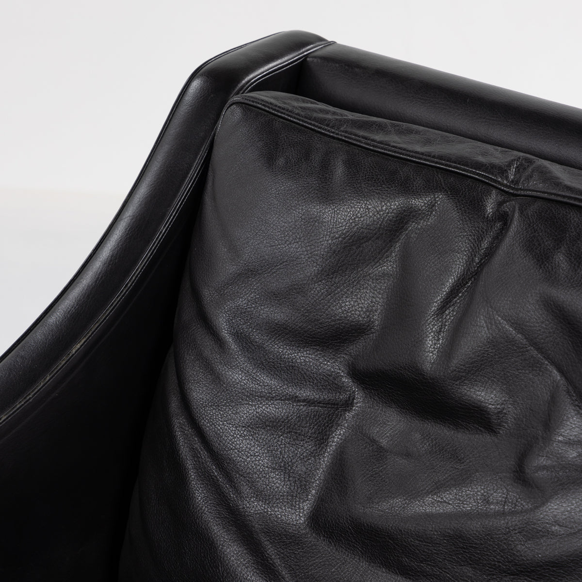 BM 2207 - Easy chair in original leather