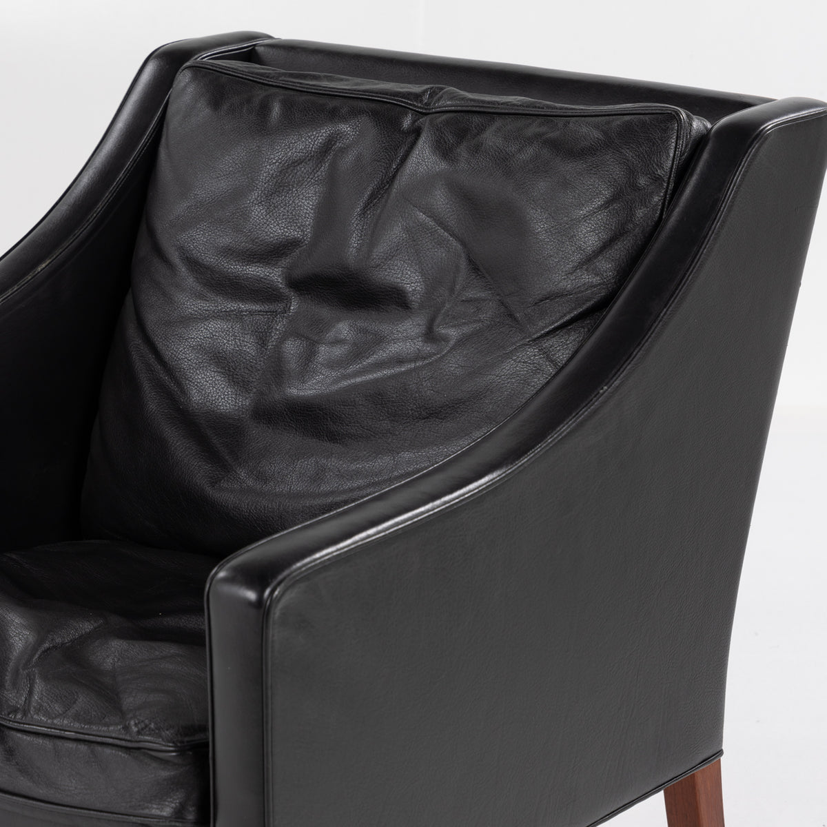 BM 2207 - Easy chair in original leather